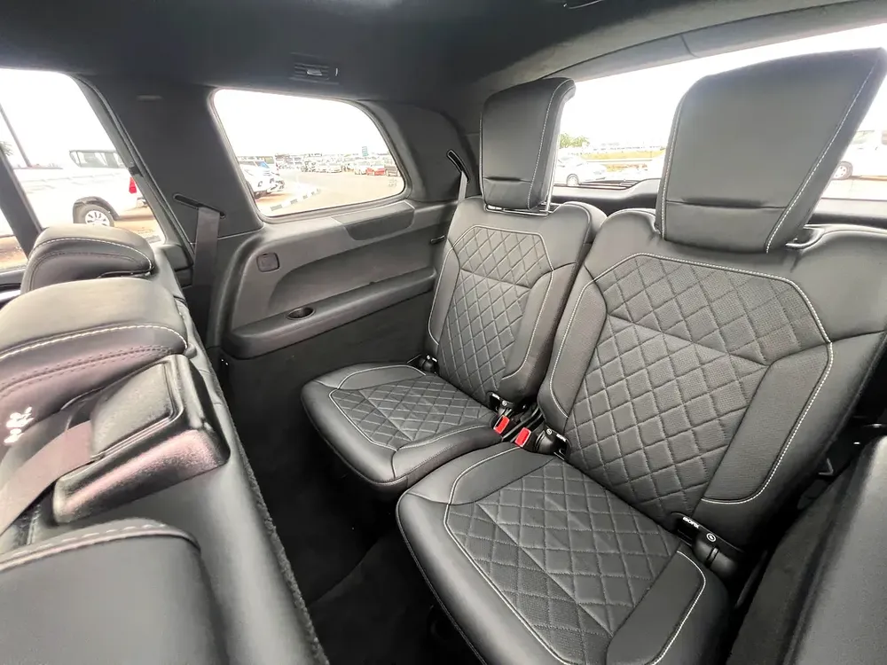 Mercedes-Benz GL 550 4Matic 2015 - Japanese Specs -  63 Kit and Designo interior - Image 7