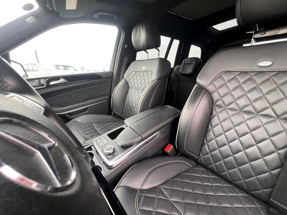 Mercedes-Benz GL 550 4Matic 2015 - Japanese Specs -  63 Kit and Designo interior - Image 8