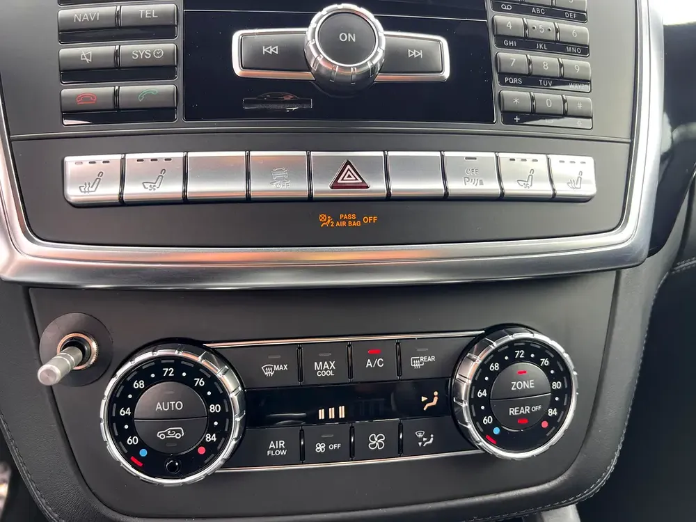 Mercedes-Benz GL 550 4Matic 2015 - Japanese Specs -  63 Kit and Designo interior - Image 9