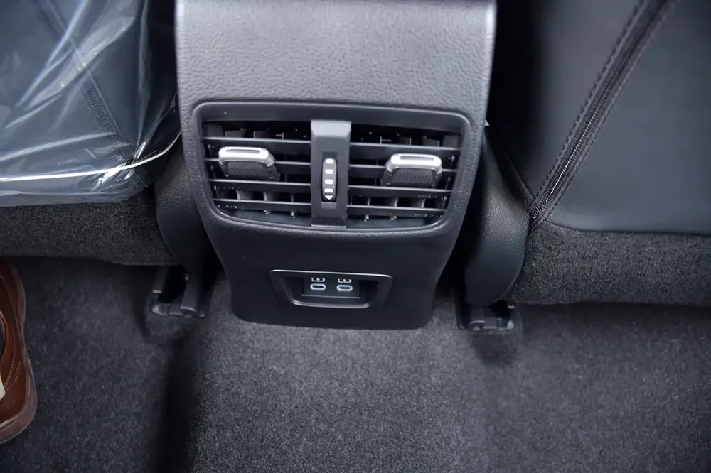 2025 Toyota Corolla LE- Brand New - Hybrid 2.8L - Chinese Specs - Image 16