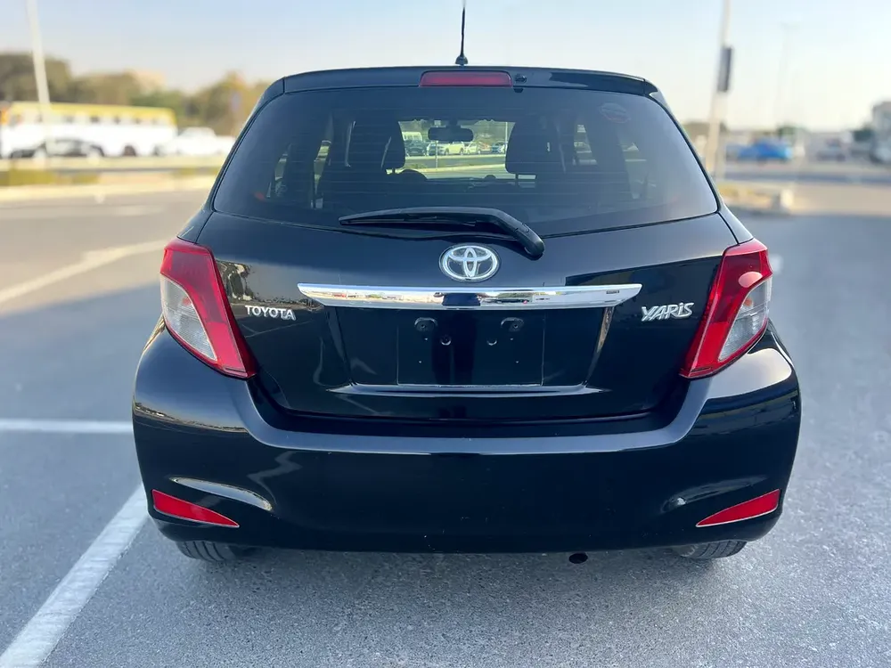 Toyota Yaris 2012 | GCC Specs | ORIGINAL PAINT | Low Km | Original Km | Single Owner | Zero Accident - Image 4