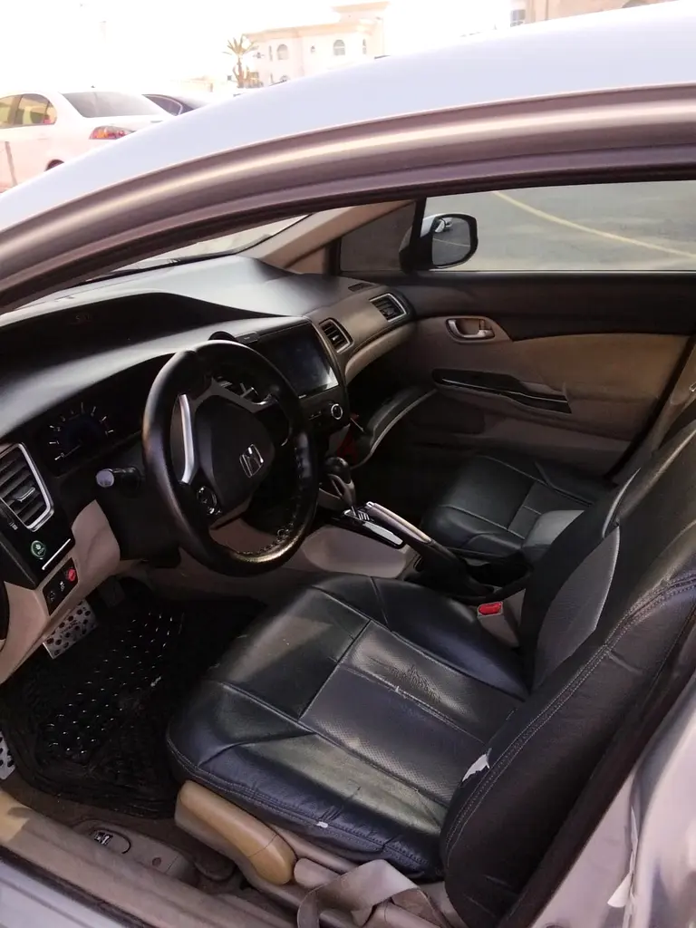 Honda Civic 1.8 i-VTEC 2013 GCC Specs - Well Maintained - Image 4