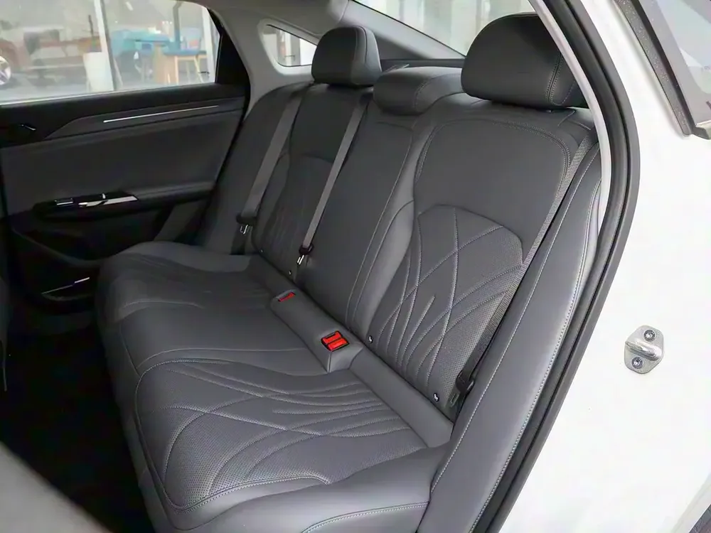 Geely Galaxy L6 EM-i 60km Launch Edition - Image 10