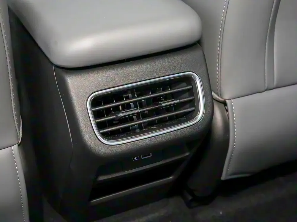 Geely Galaxy L6 EM-i 60km Launch Edition - Image 13