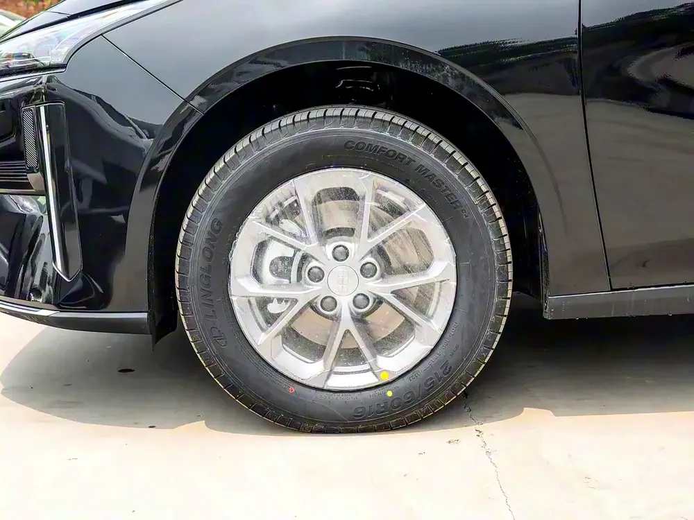 Geely Galaxy L6 EM-i 60km Launch Edition - Image 19