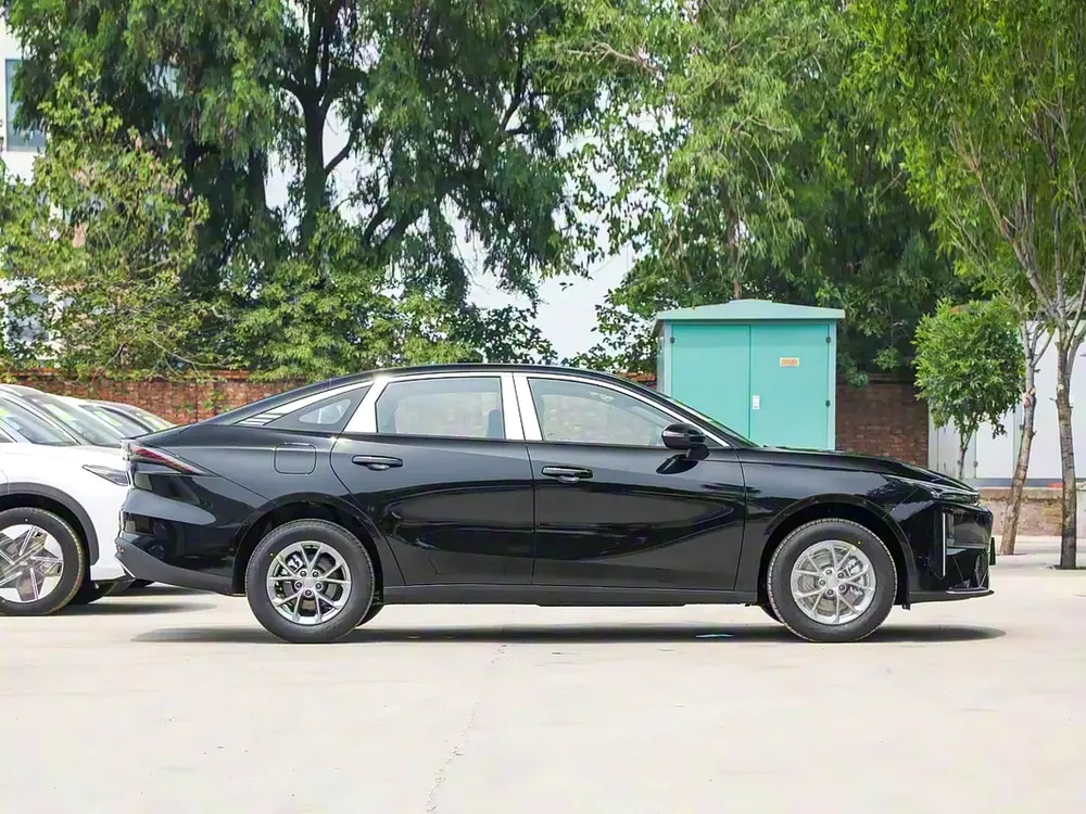 Geely Galaxy L6 EM-i 60km Launch Edition - Image 4