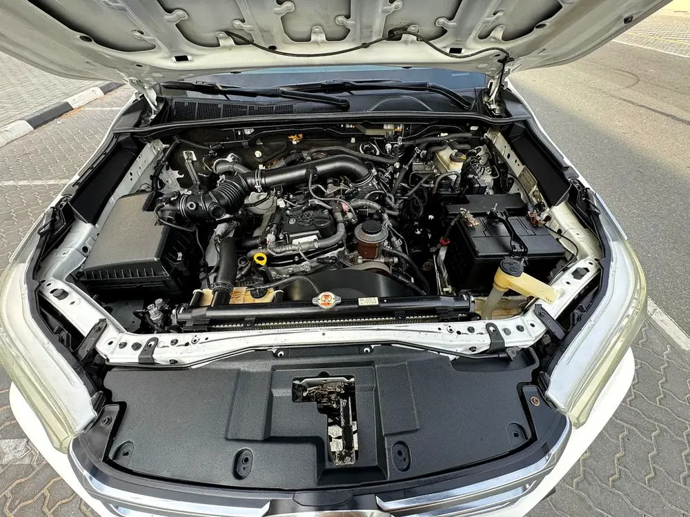 Hilux 2020 - 4*4 - GCC - Image 12