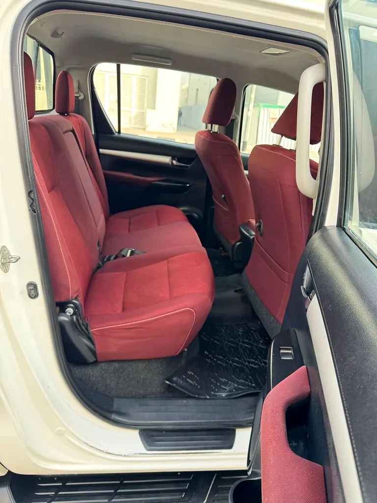 Hilux 2020 - 4*4 - GCC - Image 13