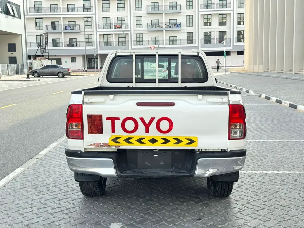 Hilux 2020 - 4*4 - GCC - Image 4