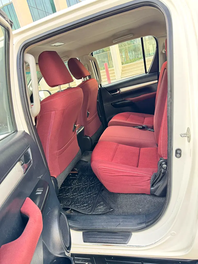 Hilux 2020 - 4*4 - GCC - Image 6