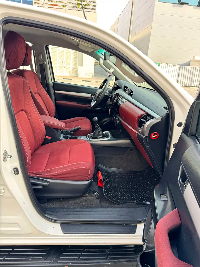 Hilux 2020 - 4*4 - GCC - Image 8