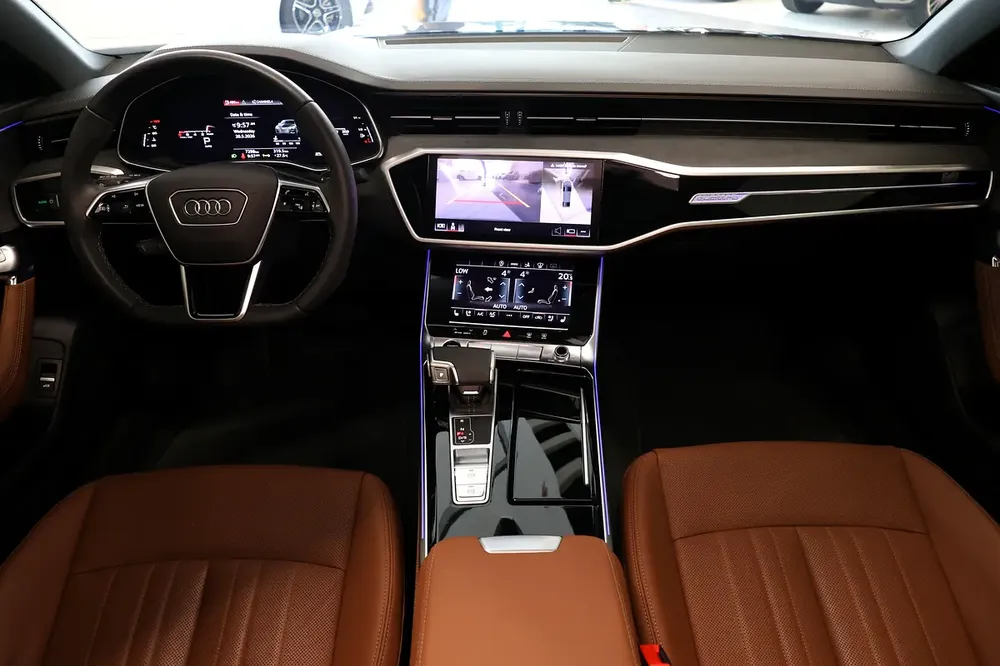 Audi A7 S-Line quattro 2025 GCC Specs-8000KM-UNDER WARRANTY  SERVICE-BRAND NEW - Image 12