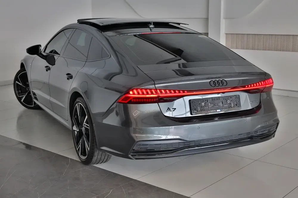 Audi A7 S-Line quattro 2025 GCC Specs-8000KM-UNDER WARRANTY  SERVICE-BRAND NEW - Image 4