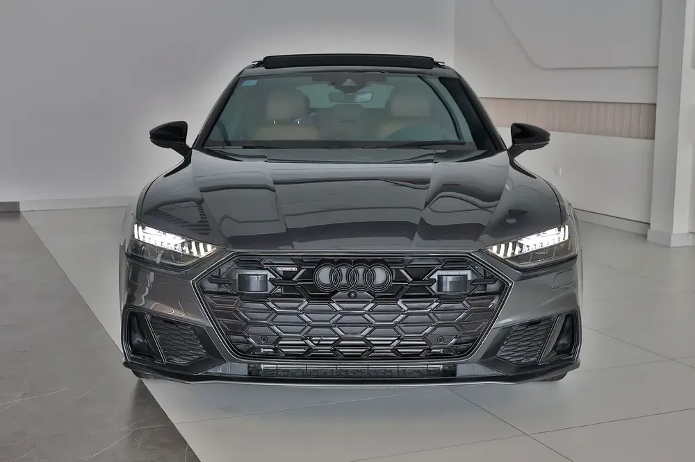 Audi A7 S-Line quattro 2025 GCC Specs-8000KM-UNDER WARRANTY  SERVICE-BRAND NEW - Image 5