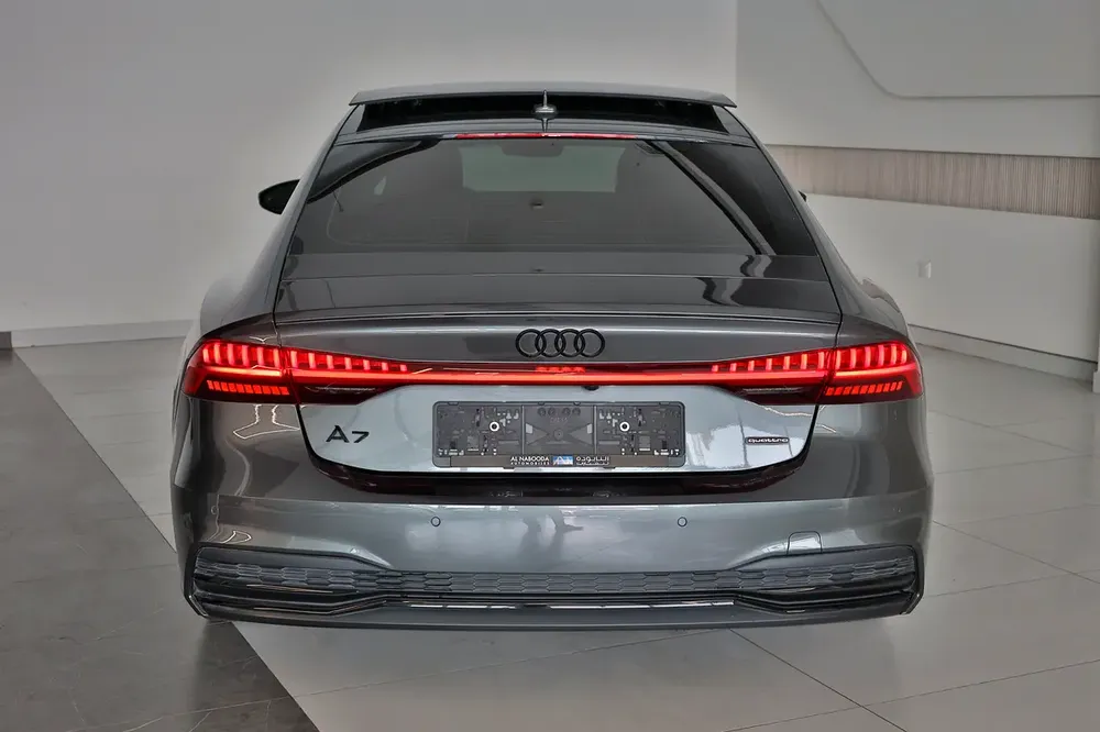 Audi A7 S-Line quattro 2025 GCC Specs-8000KM-UNDER WARRANTY  SERVICE-BRAND NEW - Image 6