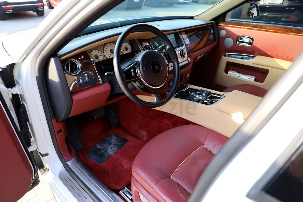 Rolls-Royce Ghost 2013 GCC,1st owner,full service history,original paint,2 keys,no accidents - Image 14