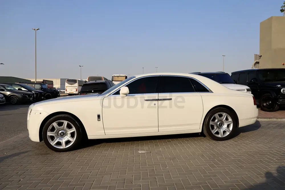 Rolls-Royce Ghost 2013 GCC,1st owner,full service history,original paint,2 keys,no accidents - Image 4