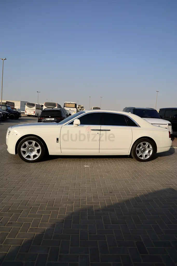 Rolls-Royce Ghost 2013 GCC,1st owner,full service history,original paint,2 keys,no accidents - Image 5