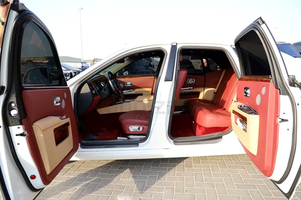 Rolls-Royce Ghost 2013 GCC,1st owner,full service history,original paint,2 keys,no accidents - Image 7