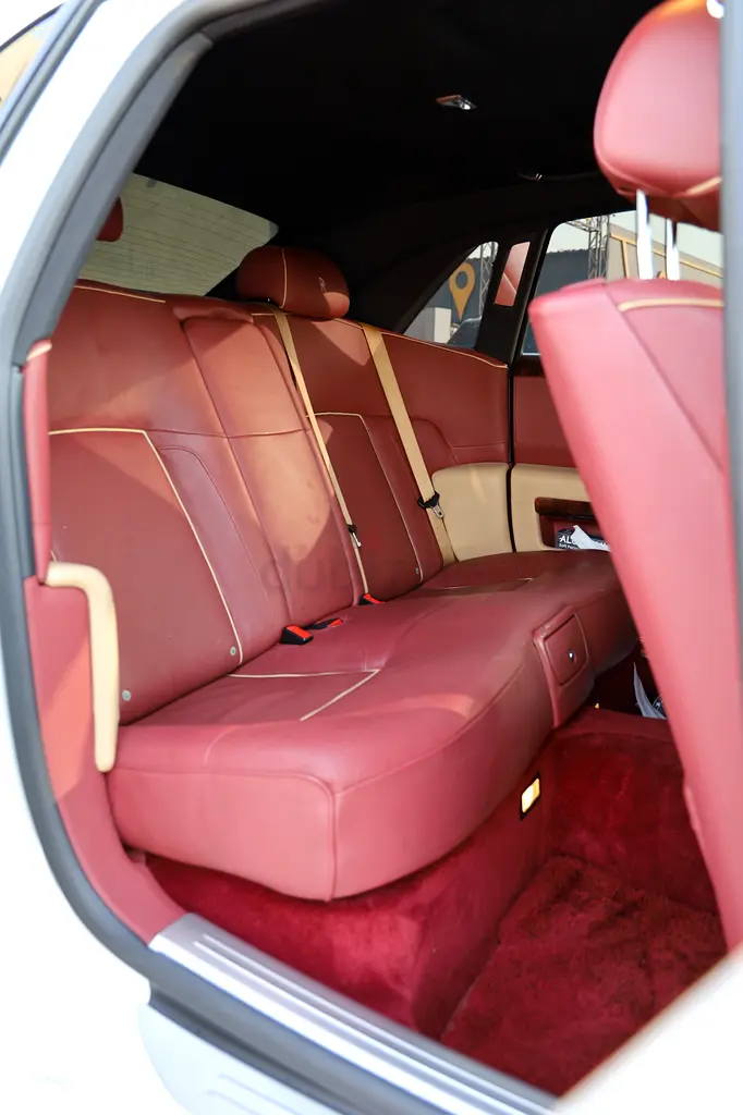 Rolls-Royce Ghost 2013 GCC,1st owner,full service history,original paint,2 keys,no accidents - Image 8