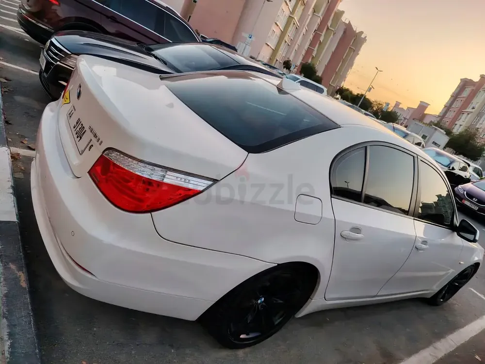 BMW 5-Series 530i 2010 | GCC Specs | Well Maintained - Image 4