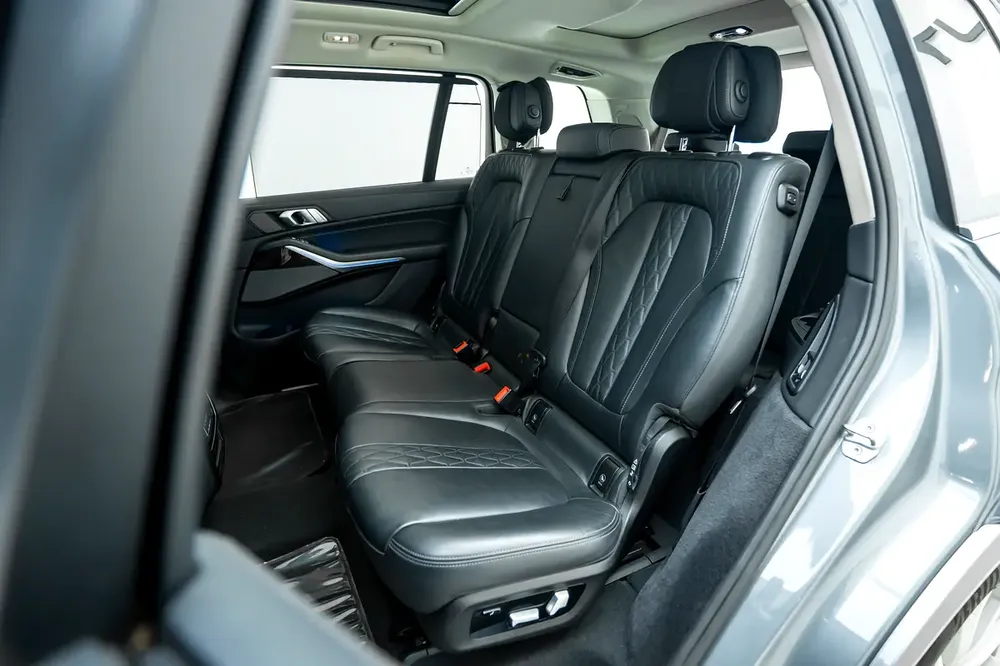 BMW X7 X drive 40i / 2023 / GCC / GOOD CONDITION - Image 12