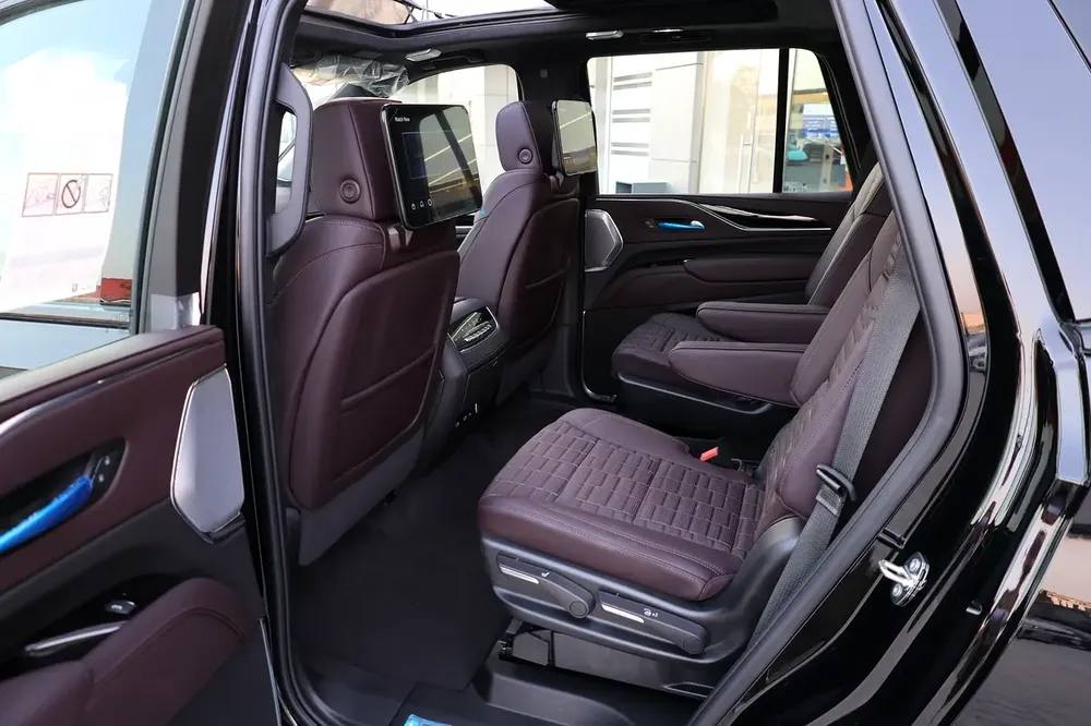 CADILLAC ESCALADE 600 SPORT PLATINUM-0KM-2024-GCC SPECS-UNDER WARRANTY & SERVICE-BRAND NEW - Image 18