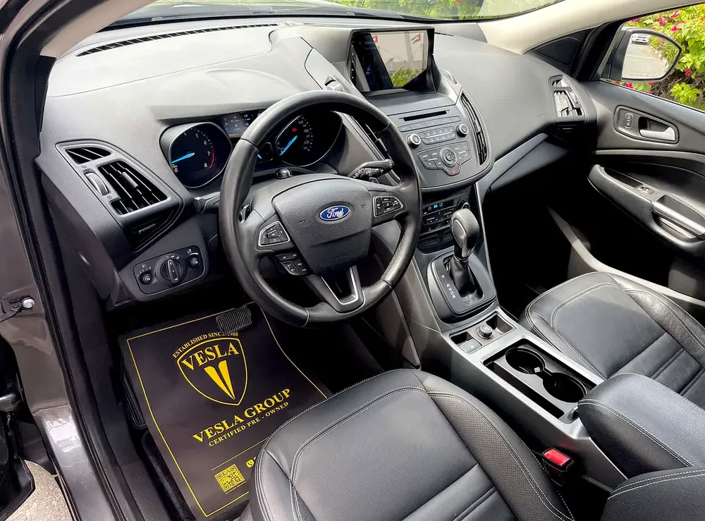 UNLIMITED MILEAGE WARRANTY / LEATHER SEATS + ALLOY WHEELS + NAVIGATION + CRUISE CONTROL + KEYLESS - Image 11