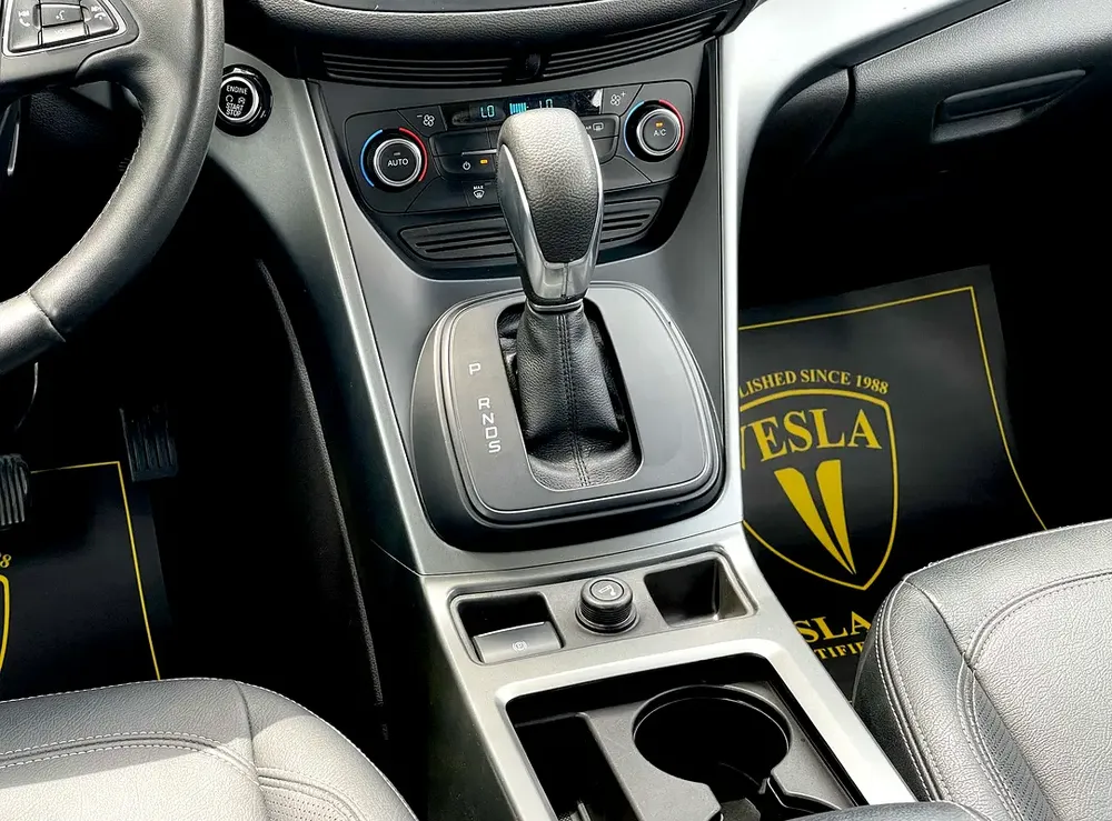 UNLIMITED MILEAGE WARRANTY / LEATHER SEATS + ALLOY WHEELS + NAVIGATION + CRUISE CONTROL + KEYLESS - Image 13