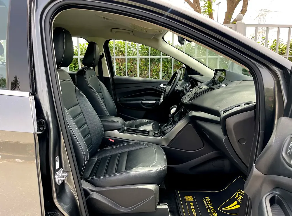 UNLIMITED MILEAGE WARRANTY / LEATHER SEATS + ALLOY WHEELS + NAVIGATION + CRUISE CONTROL + KEYLESS - Image 16
