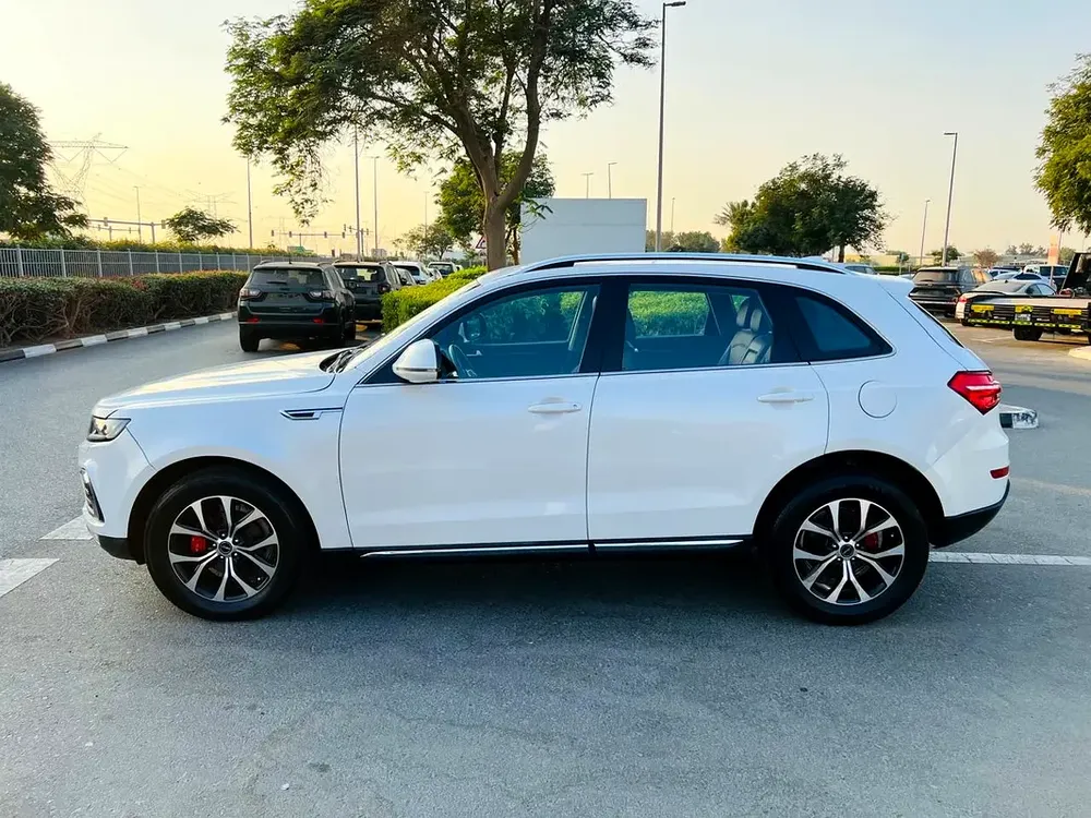 ZOTYE T600S FULL OPTION GCC SPECS SINGLE OWNER ORIGINAL PAINT FULL SERVICE HISTORY AVAILABLE - Image 4