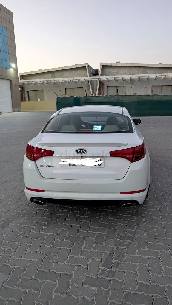 Kia Optima 2011 GCC | Rear Camera  Screen | 12k Negotiable - Image 4