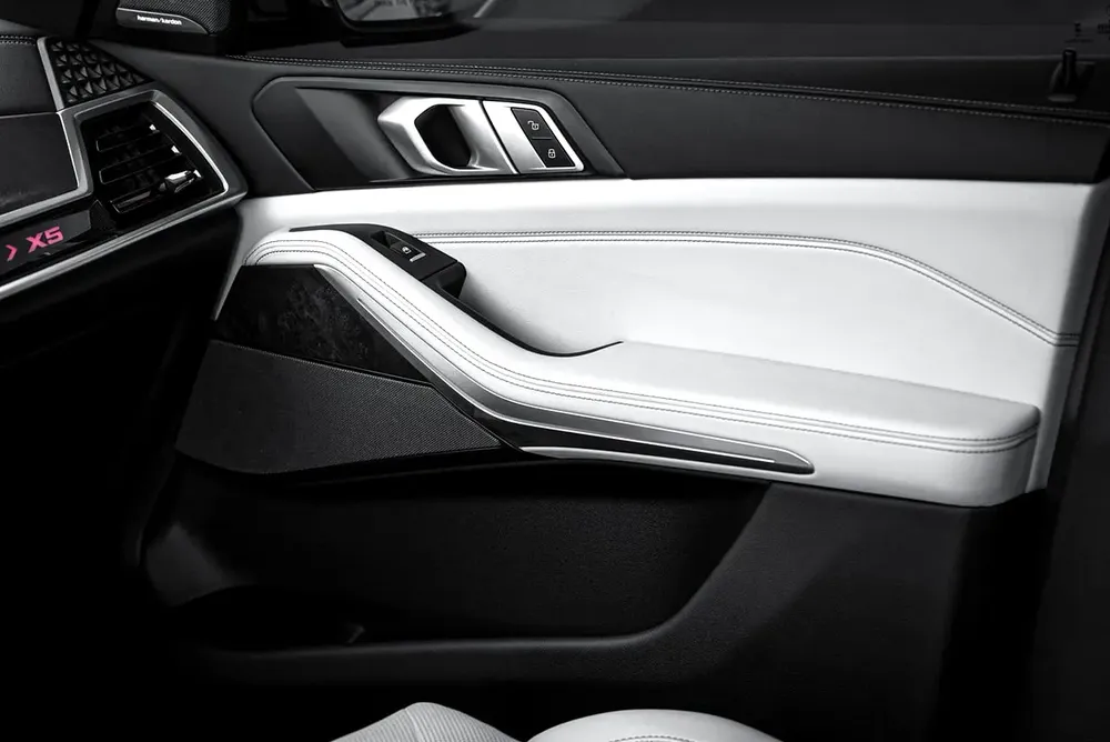 2025 BMW X5 sDrive40i | Warranty | Low Milelage | M- Package - Image 9