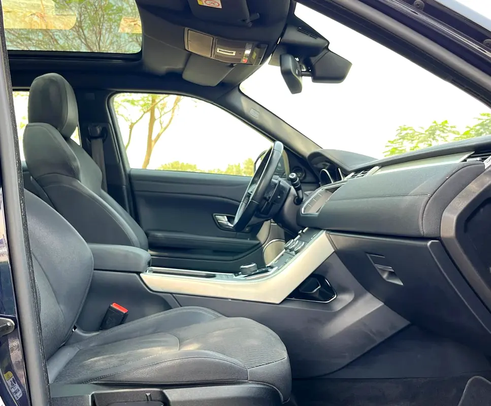 Land Rover Range Rover Evoque HSE 2019 - GCC Specs - Excellent Condition - Image 10
