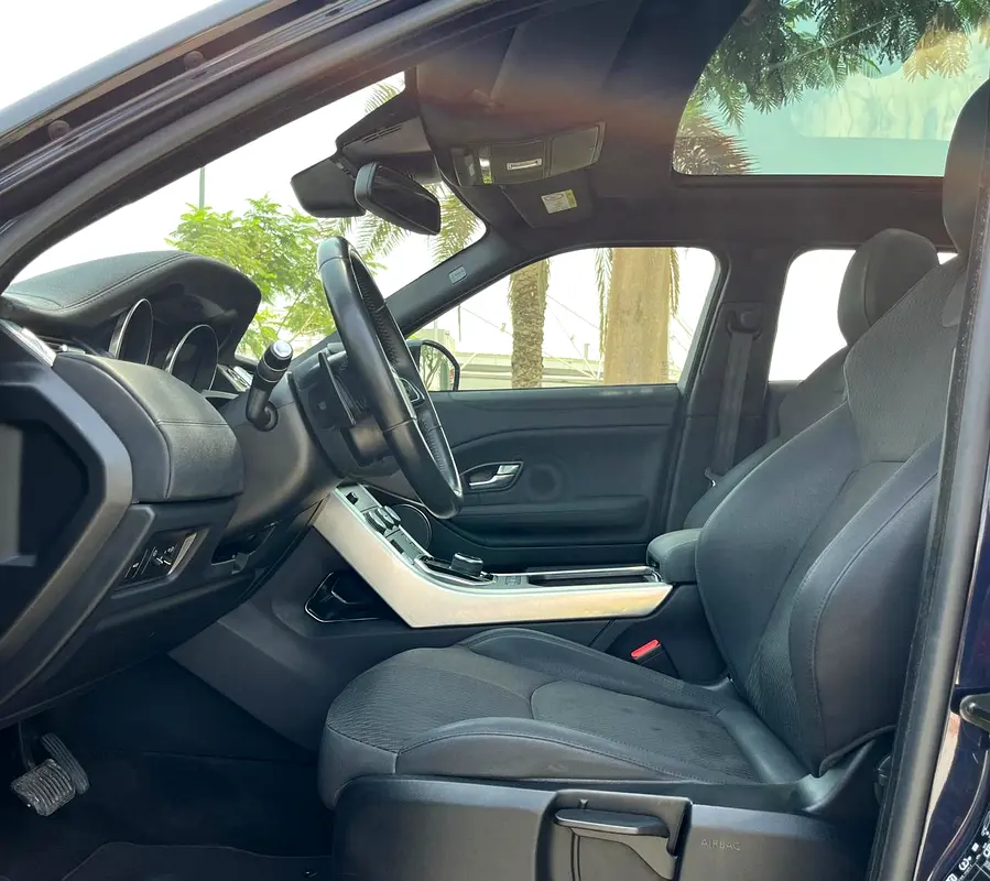 Land Rover Range Rover Evoque HSE 2019 - GCC Specs - Excellent Condition - Image 11