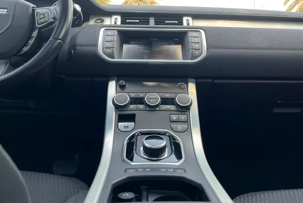 Land Rover Range Rover Evoque HSE 2019 - GCC Specs - Excellent Condition - Image 12