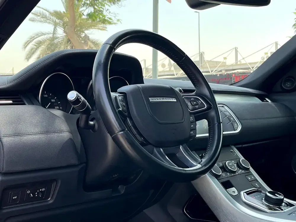 Land Rover Range Rover Evoque HSE 2019 - GCC Specs - Excellent Condition - Image 9