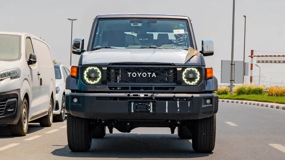 2026 Toyota Land Cruiser LC76 4.0L AT Petrol Full Option (Gray) - Image 4