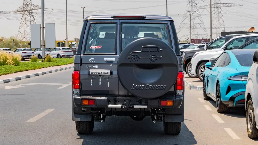 2026 Toyota Land Cruiser LC76 4.0L AT Petrol Full Option (Gray) - Image 5