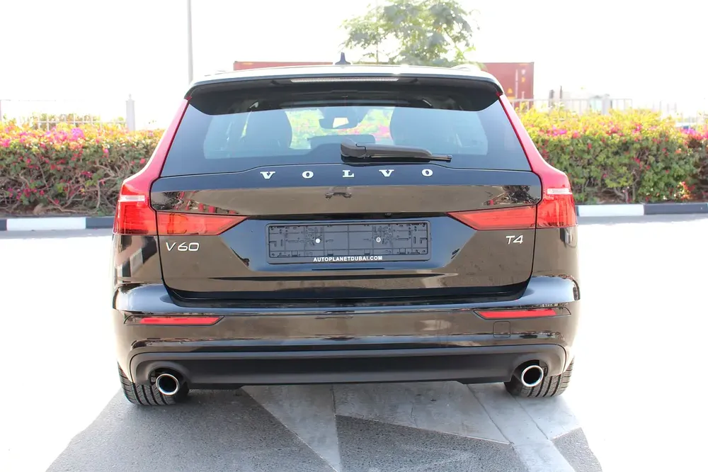 Volvo V60 (wagon) 2021 GCC! Full-service history! Perfect condition! - Image 4