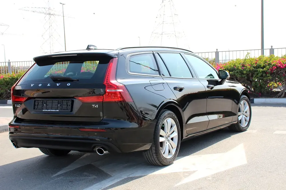 Volvo V60 (wagon) 2021 GCC! Full-service history! Perfect condition! - Image 5