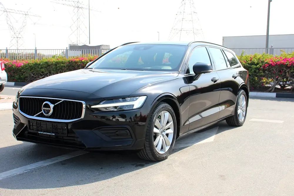 Volvo V60 (wagon) 2021 GCC! Full-service history! Perfect condition! - Image 8