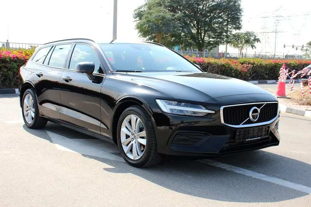 Volvo V60 (wagon) 2021 GCC! Full-service history! Perfect condition! - Image 9