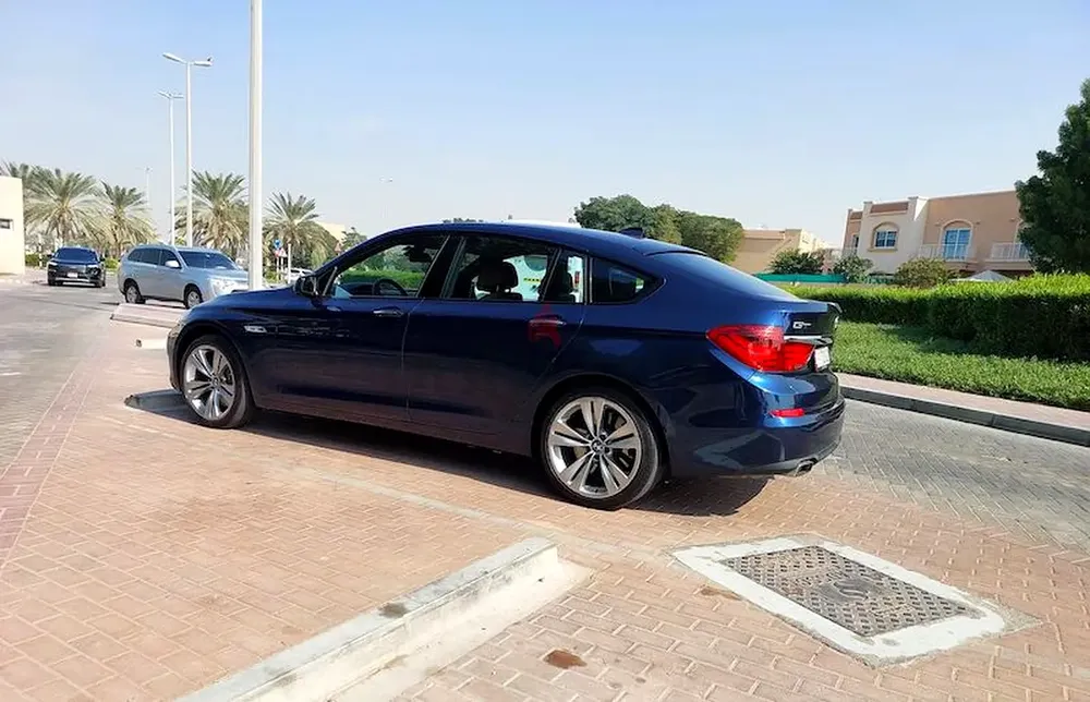 BMW 5-Series 550i Gran Turismo 2011 | GCC Specs | Well Maintained - Image 4
