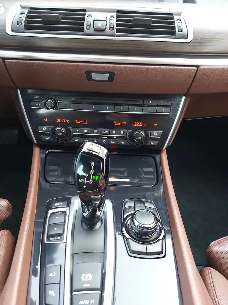 BMW 5-Series 550i Gran Turismo 2011 | GCC Specs | Well Maintained - Image 7
