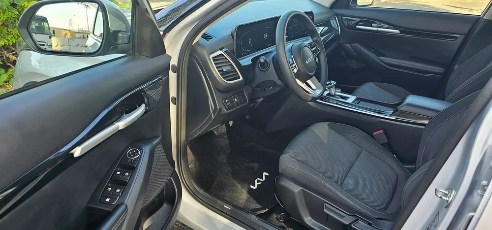 KIA SELTOS MODEL 2024 G.C.C ACCIDENT FREE KM 50000 WARRANTY 5 YERS OR 150K KM - Image 13