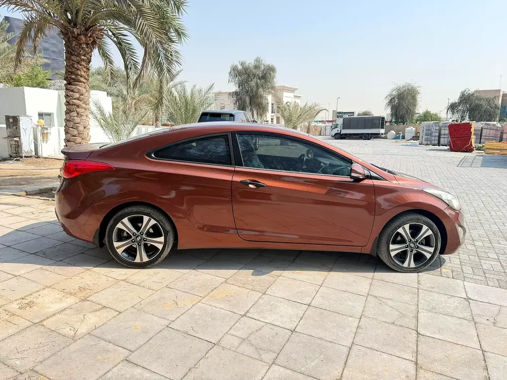 2013 Hyundai Elantra GLS - GCC Specs - Image 4