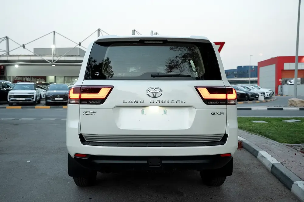 TOYOTA LANDCRUISER GXR DIESEL 3.3 MODEL 2026 GCC - Image 10