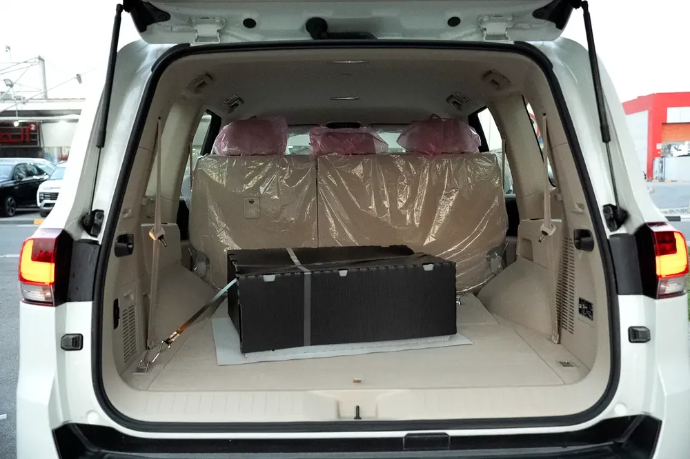TOYOTA LANDCRUISER GXR DIESEL 3.3 MODEL 2026 GCC - Image 11
