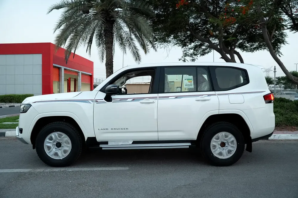 TOYOTA LANDCRUISER GXR DIESEL 3.3 MODEL 2026 GCC - Image 4